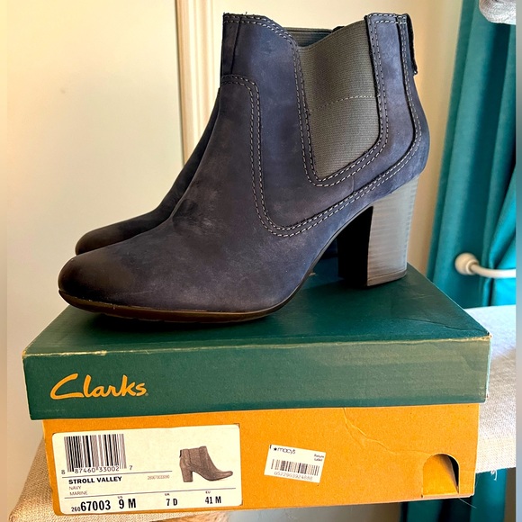 EUC Clark’s Bendable’s Stroll Valley Blue Leather Ankle Boot - Picture 2 of 8